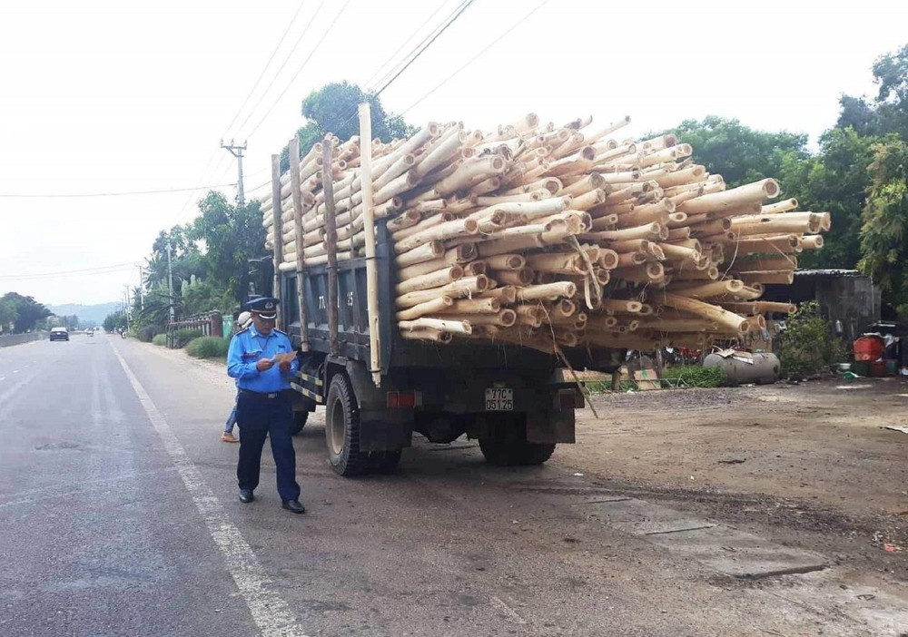 Mức phạt đối với vi phạm vượt quá kích thước bao ngoài của xe tải