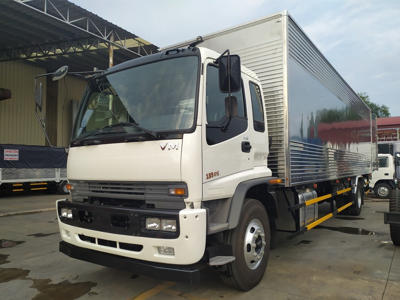 Xe tải Isuzu VM 8t2 chở đa dạng hàng hóa